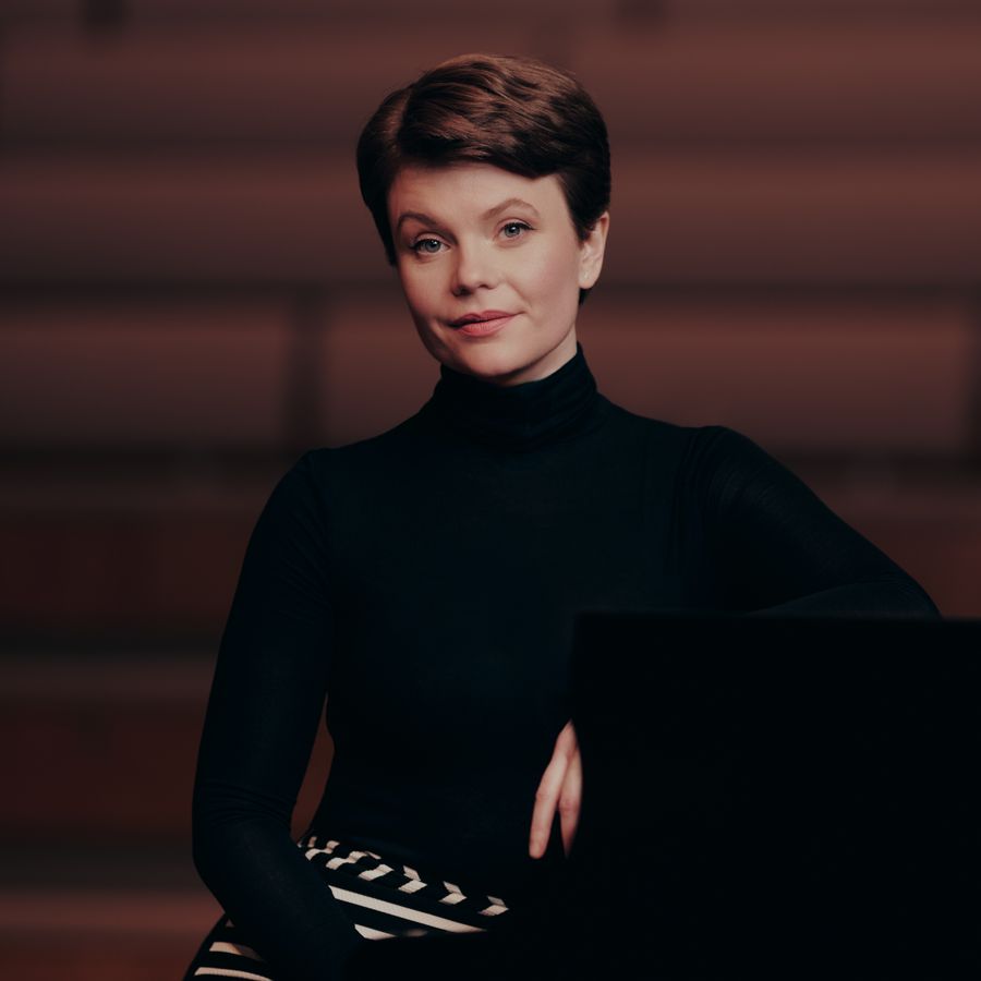 Clare Hammond
